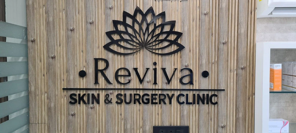 How Are Advanced Cosmetic Dermatology Services Like Laser Treatments and Chemical Peels Available at the Best Dermatologist Center in Noida?
